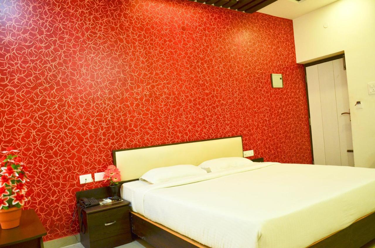 Hotel Ambai Grand Ambāsamudram Esterno foto