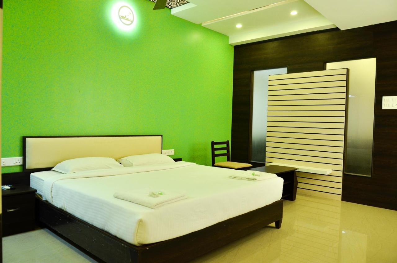 Hotel Ambai Grand Ambāsamudram Esterno foto