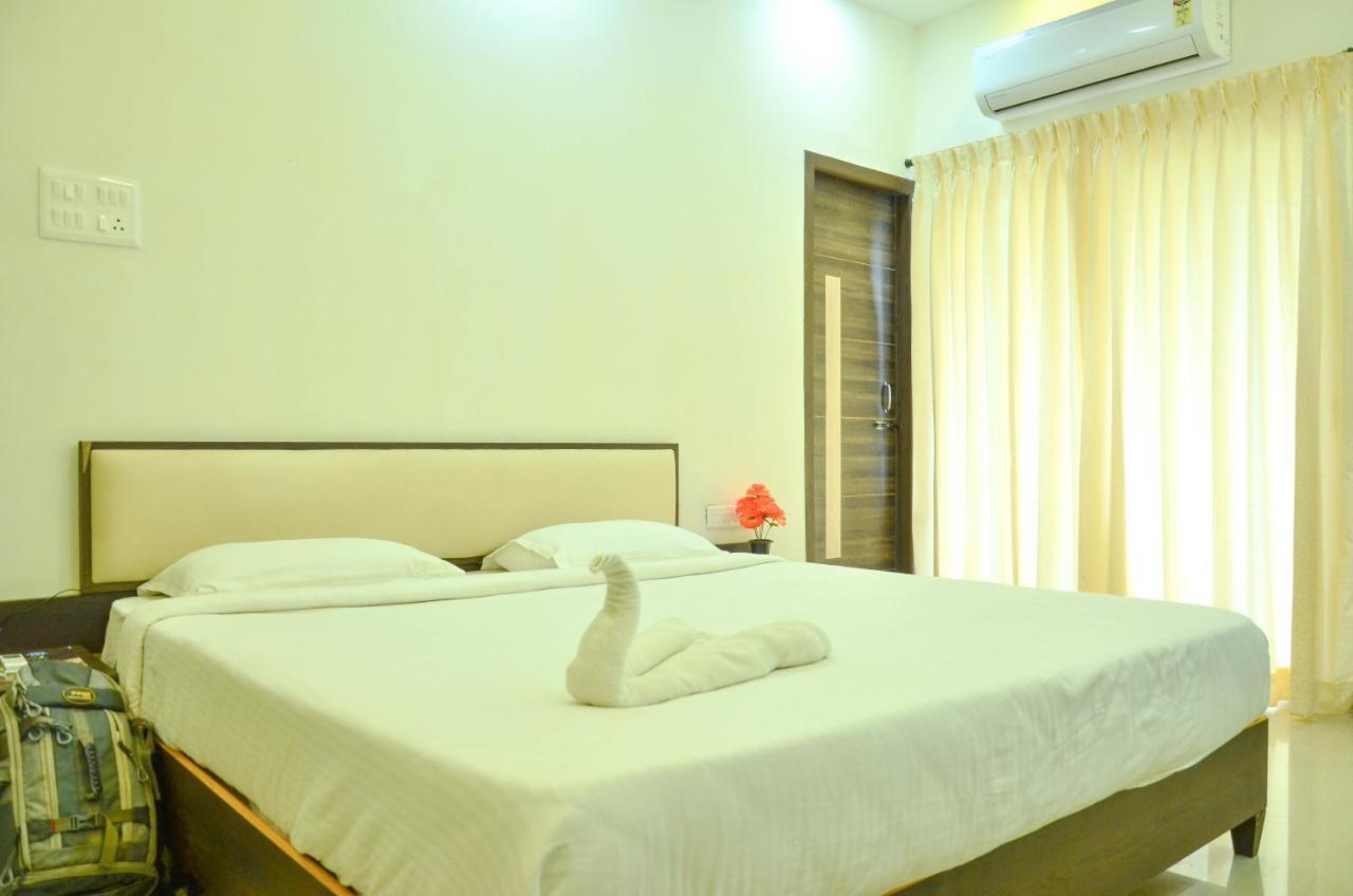 Hotel Ambai Grand Ambāsamudram Esterno foto