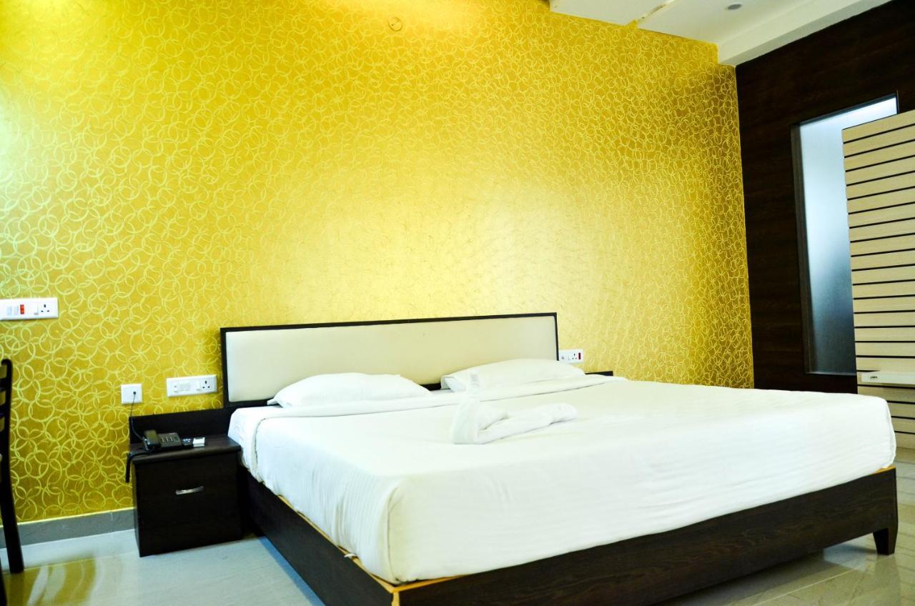 Hotel Ambai Grand Ambāsamudram Esterno foto