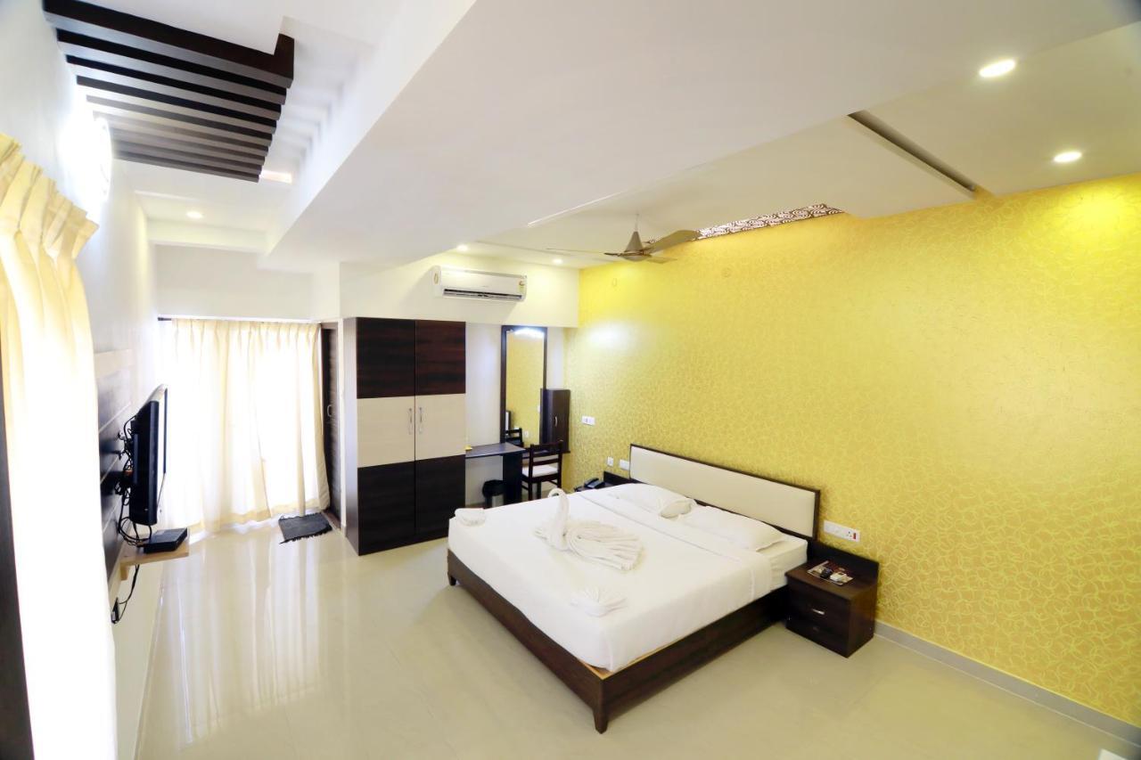 Hotel Ambai Grand Ambāsamudram Esterno foto