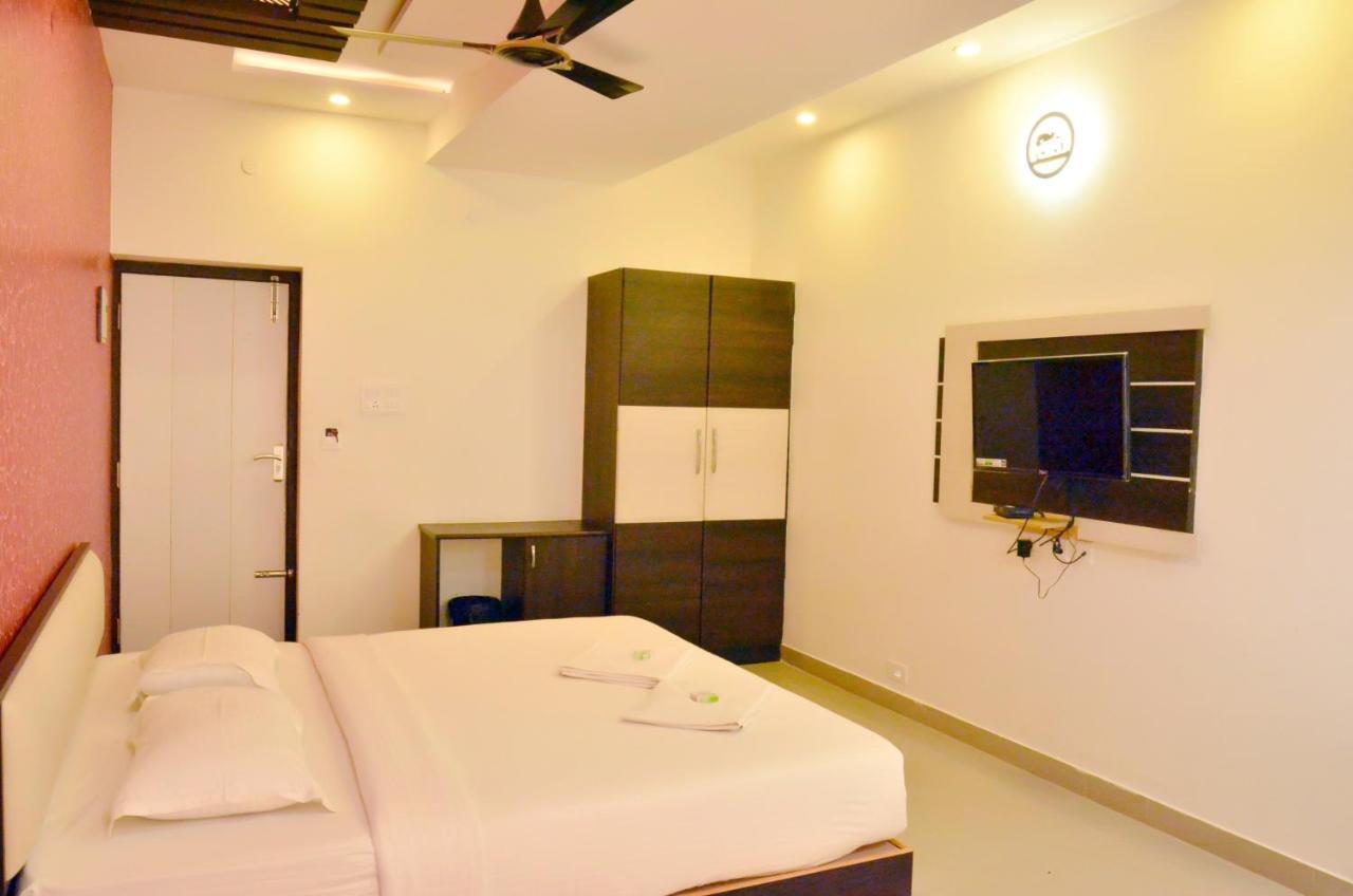 Hotel Ambai Grand Ambāsamudram Esterno foto